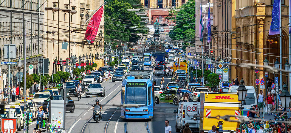 Die Maximilianstrasse mit Bayerischem Landtag im Hintergrund.