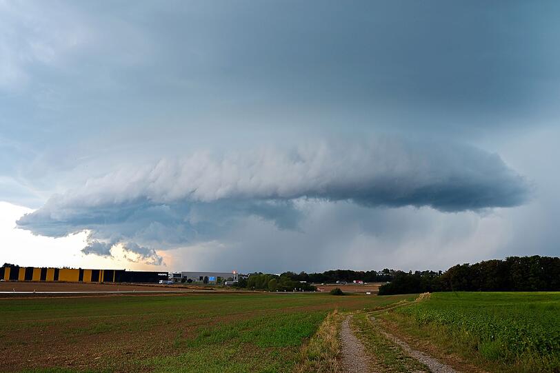 Gewitter und Regen erwartet der DWD für Freitag. Gewitter und Regen erwartet der DWD für Freitag.
