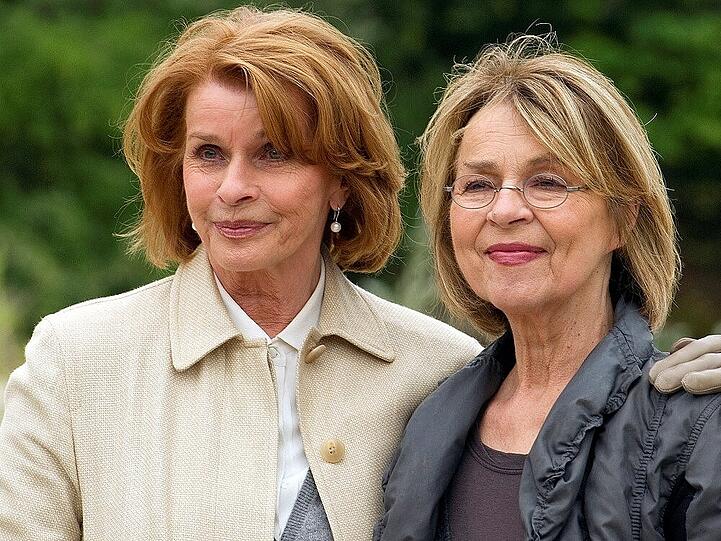 Almuth (Senta Berger) und Rita (Cornelia Froboess, re.) brauchen lange, bis sie Freundinnen werden