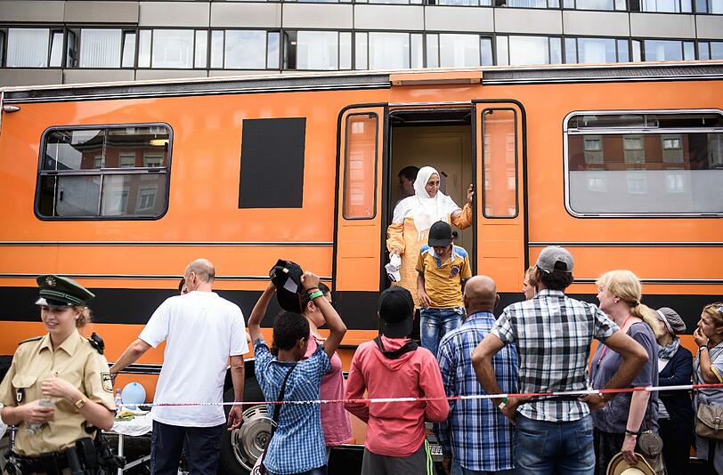 Tausende Flüchtlinge haben am Dienstag mit Zügen aus Ungarn den Münchner Hauptbahnhof erreicht.