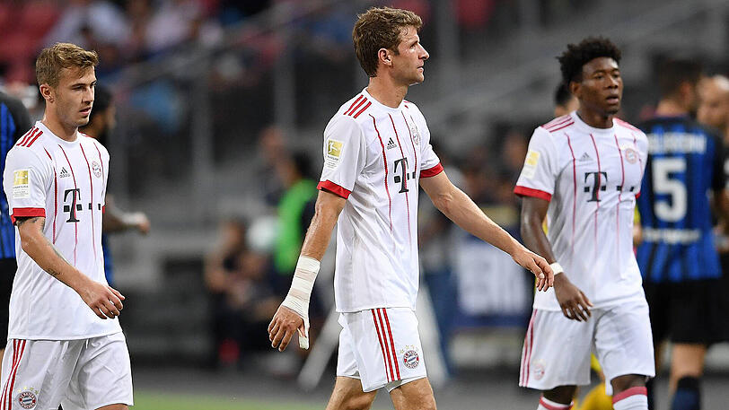 Enttäuschung nach der Pleite gegen Inter Mailand: Die Bayern-Spieler Niklas Dorsch, Thomas Müller und David Alaba (von links).