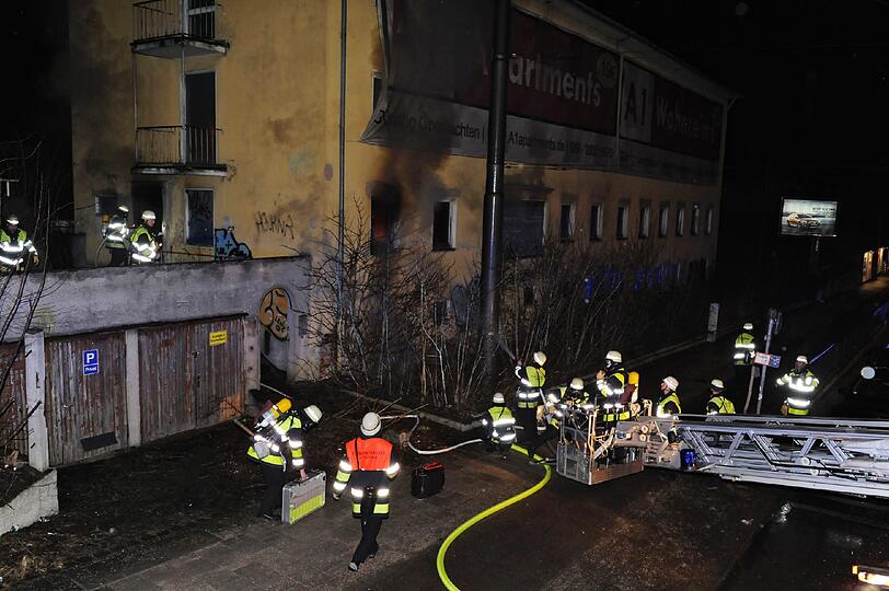 In diesem Abbruchgebäude war das Feuer ausgebrochen.