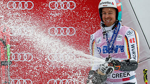 Schampusdusche für den dritten Platz in Beaver Creek: Stefan Luitz