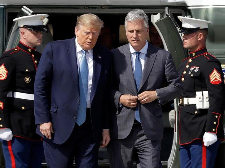 Donald Trump und Robert O'Brien am Flughafen von Los Angeles.