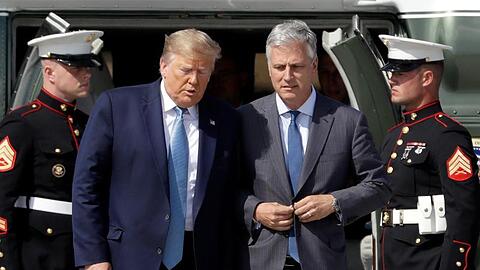 Donald Trump und Robert O'Brien am Flughafen von Los Angeles.