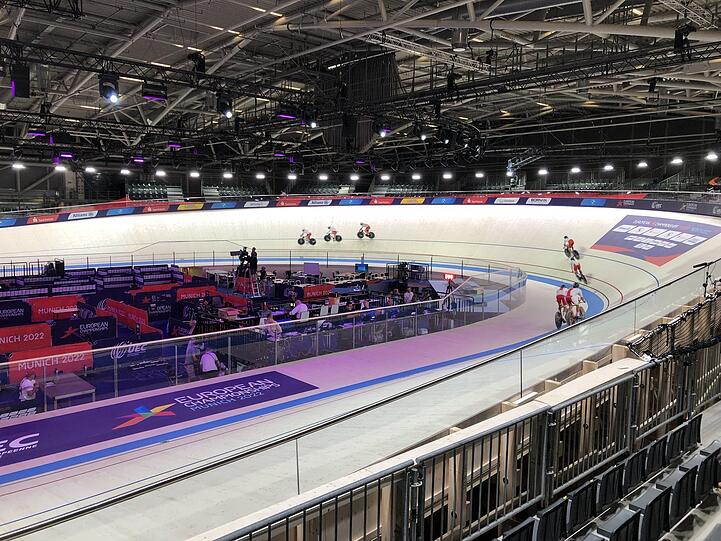 Extra für die European Championships ist 2022 in der Messehalle C1 eine Radrennbahn aufgebaut worden.