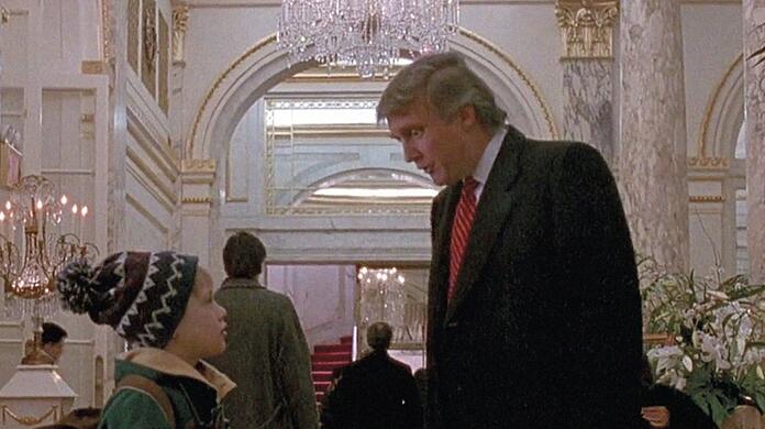 Macaulay Culkin als Kevin McCallister und Donald Trump in "Kevin - Allein in New York". Macaulay Culkin als Kevin McCallister und Donald Trump in "Kevin - Allein in New York".