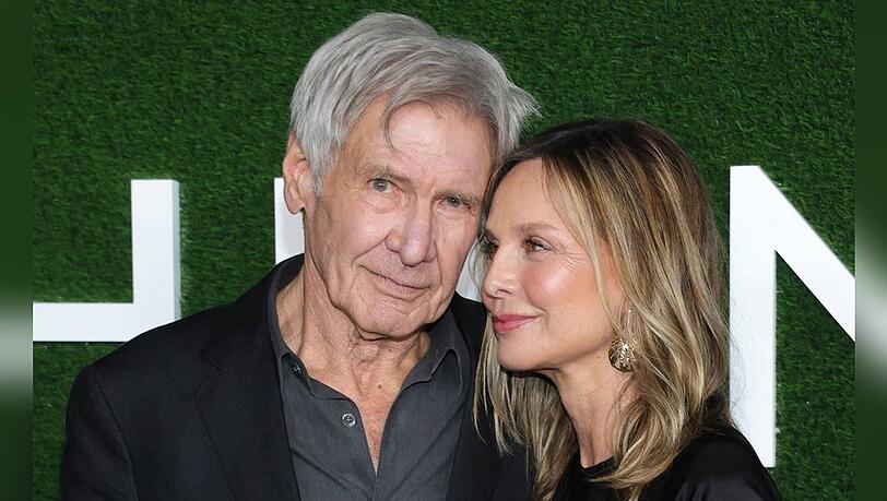 Harrison Ford und Calista Flockhart zeigen sich auch heute noch verliebt wie am ersten Tag.