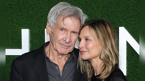 Harrison Ford und Calista Flockhart zeigen sich auch heute noch verliebt wie am ersten Tag.