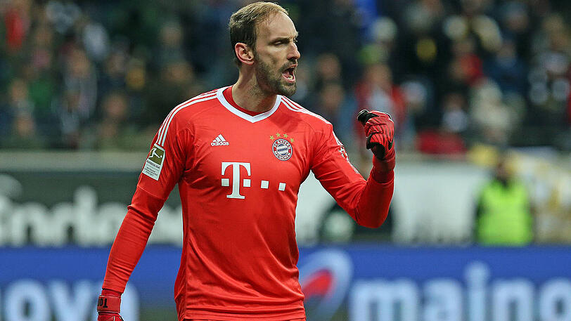 Tom Starke: Note 2
Unverhofft kommt oft: Weil Sven Ulreich kurzfristig wegen Adduktorenproblemen ausfiel, musste der reaktivierte Starke (im Mai eigentlich zurückgetreten) ins Tor, machte mit 36 Jahren sein 100. Bundesliga-Spiel. Gleich unter Beschuss, hielt jedoch alles, was auf seinen Kasten kam. Souverän.