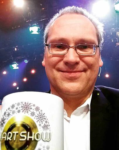 Frank Ehrlacher steht seit Jahrzehnten für "Die ultimative Chart Show" vor der Kamera.