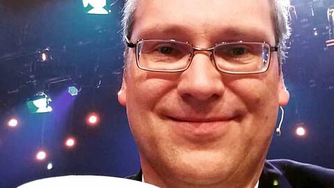 Frank Ehrlacher steht seit Jahrzehnten für "Die ultimative Chart Show" vor der Kamera.