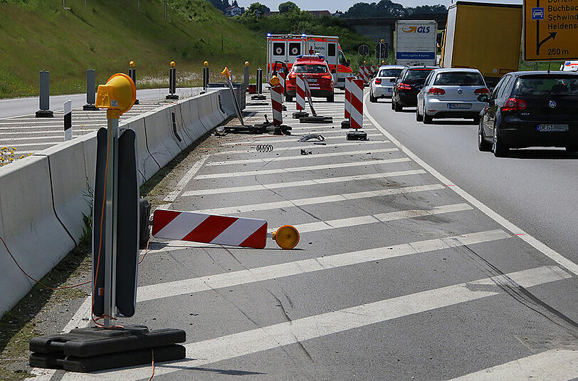 Bilder von der Unfallstelle am Autobahnende Heldenstein.