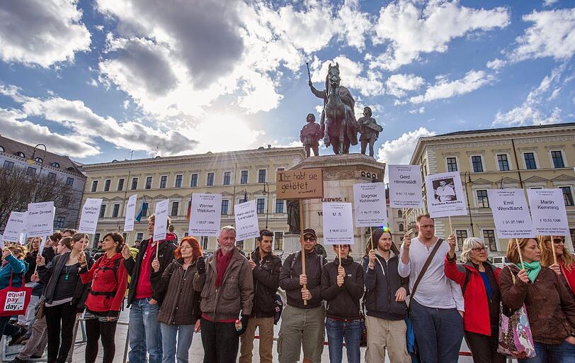 Tausende Demonstranten haben vor dem Start des NSU-Prozesses in München an das Schicksal der Opfer erinnert. Sie verlangten einen konsequenten Kampf gegen die braune Gefahr. Die Bilder!