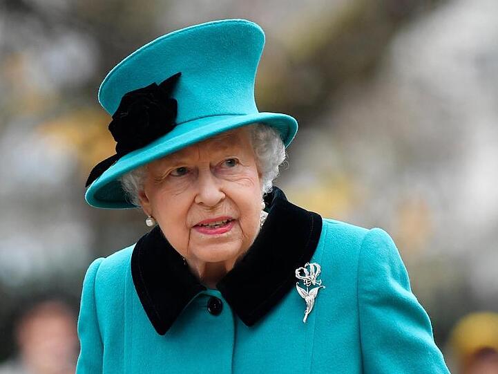 Die Queen sucht Personal.