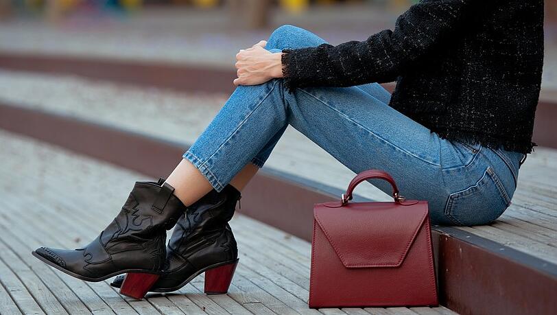 Skinny Jeans k&ouml;nnten 2024 wieder ein gro&szlig;es Comeback erleben.