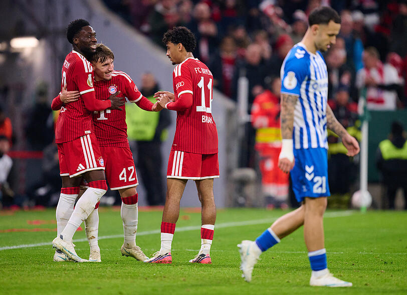 Gut in Form (v.l.): Alphonso Davies, Lennart Karl und Nathaniel Brown. Gut in Form (v.l.): Alphonso Davies, Lennart Karl und Nathaniel Brown.