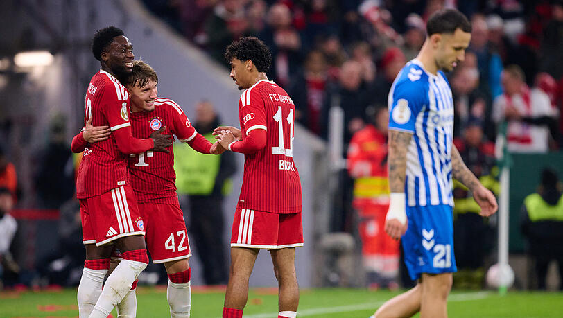 Gut in Form (v.l.): Alphonso Davies, Lennart Karl und Nathaniel Brown. Gut in Form (v.l.): Alphonso Davies, Lennart Karl und Nathaniel Brown.