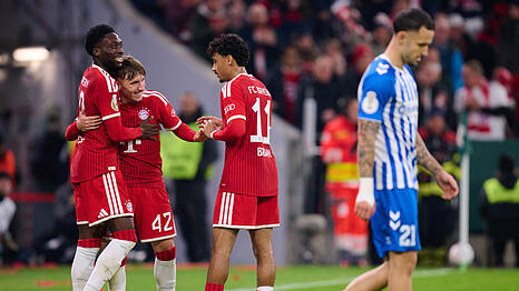 Gut in Form (v.l.): Alphonso Davies, Lennart Karl und Nathaniel Brown.