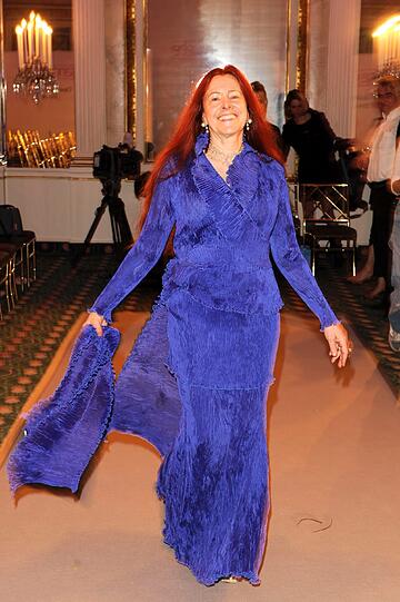 Ein Model auf der Susanne Wiebe Munich Fashion Show Bayerischen Hof.