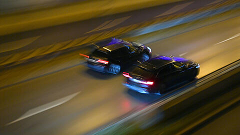 Nach R&uuml;cksprache mit der Staatsanwaltschaft M&uuml;nchen I wurden die F&uuml;hrerscheine und die Mobiltelefone der beiden M&auml;nner beschlagnahmt. (Symbolbild)