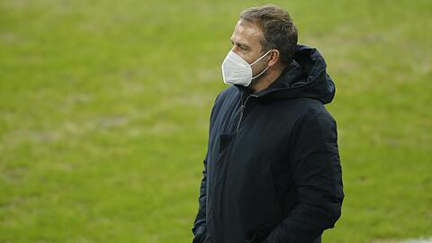 Trainer Hansi Flick mit Maske.