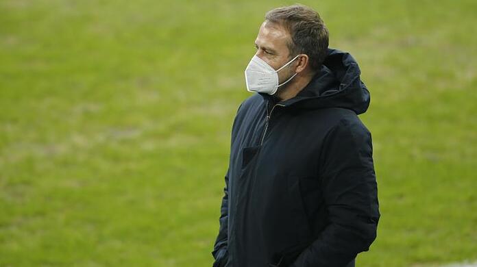 Trainer Hansi Flick mit Maske.
