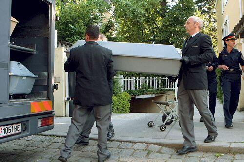 Die Leichen der Ehefrau und der Tochter werden in Wien abgeholt