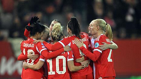 Die Bayern-Frauen freuen sich auf das Viertelfinale in der Champions League.