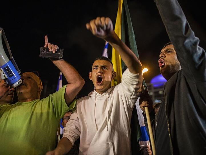 Wutentbrannt: Israelis demonstrieren gegen den Waffenstillstand mit der radikal-islamischen Hamas.