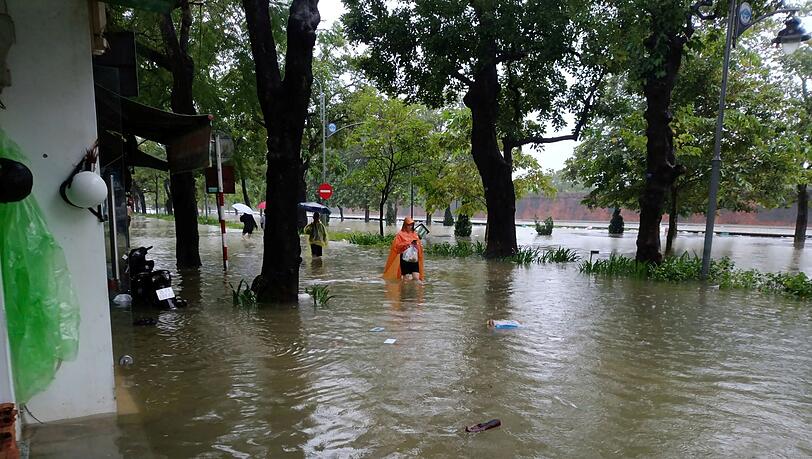 Viele Straßen in Hue standen unter Wasser. Viele Straßen in Hue standen unter Wasser.