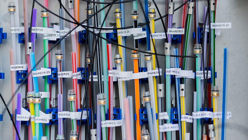 Glasfaser erm&ouml;glichen eine schnelle Daten&uuml;bertragung. (Archivbild)