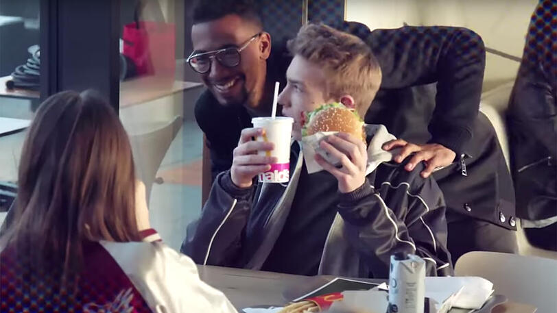Jérôme Boateng soll McDonald's Deutschland in eine neue Phase seiner Unternehmensgeschichte begleiten. Die Marke macht erstmals ihr Restaurant der Zukunft zum Werbethema und will sich wieder als Treffpunkt für alle Schichten der Gesellschaft etablieren.