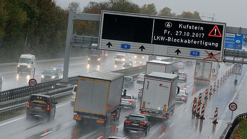Auch 2018 wird es am Grenzübergang Kiefersfelden/Kufstein wieder Blockabfertigung für Lkw geben.