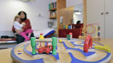 Im Zentrum findet man leichter einen Kinderarzt. In Vierteln am Stadtrat haben Eltern es aber schwer, einen Termin für ihr Kind zu bekommen.