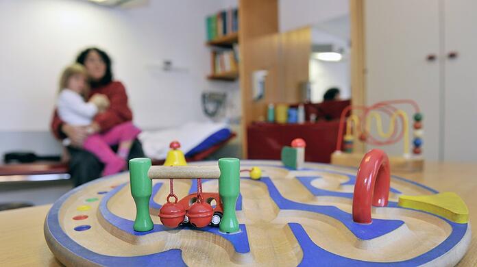 Im Zentrum findet man leichter einen Kinderarzt. In Vierteln am Stadtrat haben Eltern es aber schwer, einen Termin für ihr Kind zu bekommen.