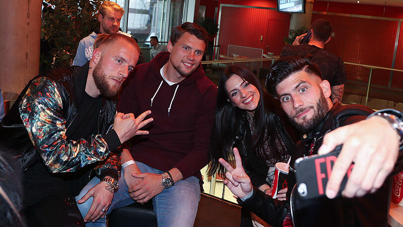 Die Löwen im Kino - beim "High Speed meet and greet" im Mathäser Kino. Bei "Fast + Furious 8"! Die Fans hatten so die Gelegenheit, die 1860-Profis mal in einer ganz anderen Umgebung zu erleben. Es gab Selfies ohne Ende, Autogramme bis zum Abwinken, Popcorn in rauen Mengen, spannende Duelle am Kicker. Die Bilder.