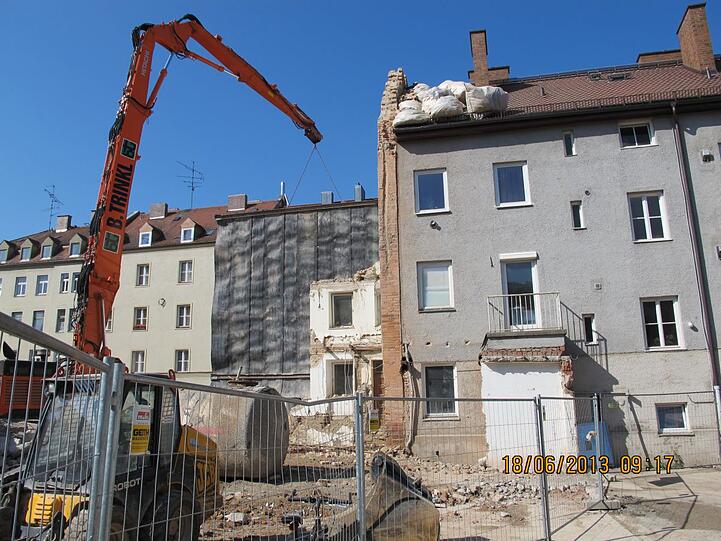 ...und die Abrissarbeiten konnten beginnen.