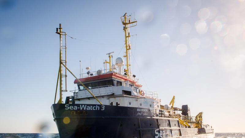Das Schiff Sea-Watch 3 vor der libyschen Küste. Sea-Watch hatte kurz vor Weihnachten 32 Menschen gerettet. Das Schiff Sea-Watch 3 vor der libyschen Küste. Sea-Watch hatte kurz vor Weihnachten 32 Menschen gerettet.