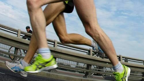 42 Kilometer müssen die Läufer absolvieren. Die Strecke des München Marathon führt durch die ganze Stadt. 42 Kilometer müssen die Läufer absolvieren. Die Strecke des München Marathon führt durch die ganze Stadt.