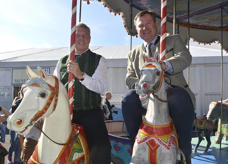 Erst Kontrahenten in der Stichwahl, dann in (durchaus nicht so einfacher) Zusammenarbeit vereint: Dieter Reiter mit Seppi Schmid auf der Wiesn 2014. Da ist der eine schon OB, der andere sein Stellvertreter und Oktoberfest-Chef.