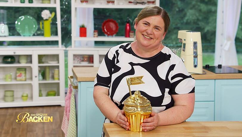 Oxana kann sich bei "Das gro&szlig;e Backen" den goldenen Cupcake und die Gewinnsumme von 10.000 Euro sichern.