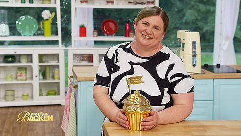 Oxana kann sich bei "Das gro&szlig;e Backen" den goldenen Cupcake und die Gewinnsumme von 10.000 Euro sichern.
