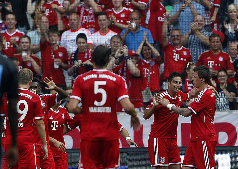 FC Bayern gegen den HSV im Telekom Cup: Die Bilder
