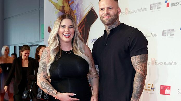 Jenny Frankhauser und ihr Partner Steffen König auf dem roten Teppich.