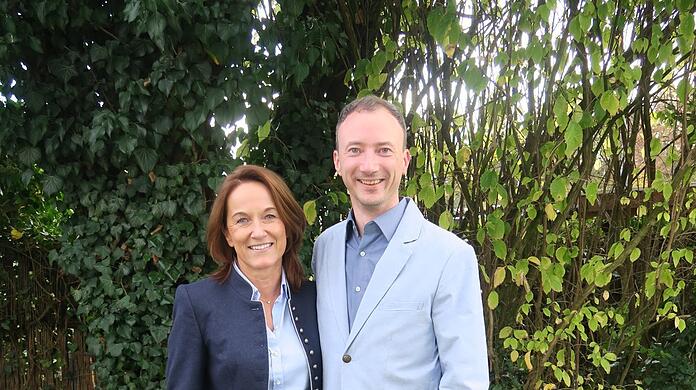 Das Münchner Narrhalla-Faschingsprinzenpaar, hier noch salopp in Jeans: Prinzessin Ulrike I. (58) und Prinz Steve I. (44).
