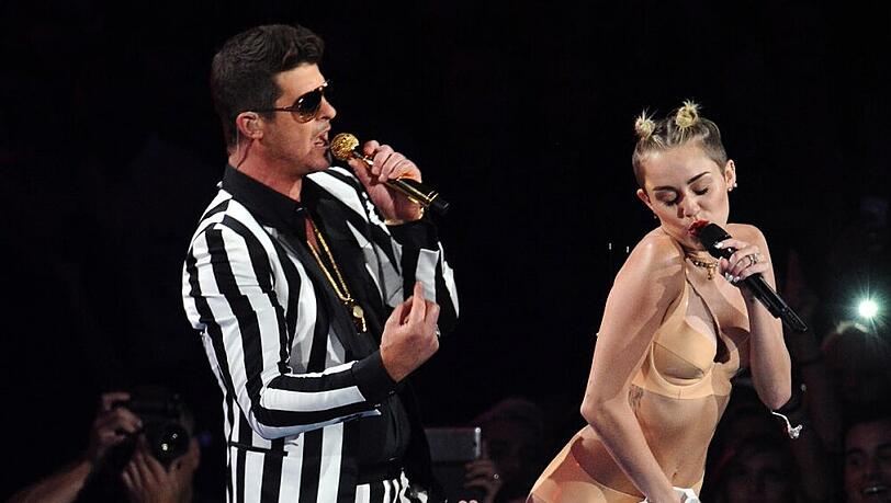 Hauptsache auffallen: Miley Cyrus VMA-Auftritt war freizügig und für viele zum Fremdschämen Hauptsache auffallen: Miley Cyrus VMA-Auftritt war freizügig und für viele zum Fremdschämen