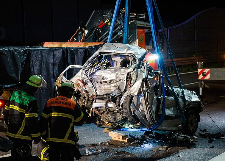 Vier Menschen sind bei dem Unfall ums Leben gekommen.