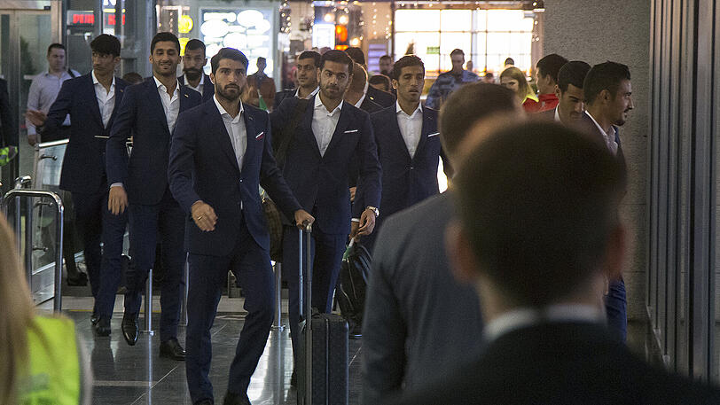 Die iranische Fußball-Nationalmannschaft kam als erster ausländischer Teilnehmer im WM-Gastgeberland Russland an.