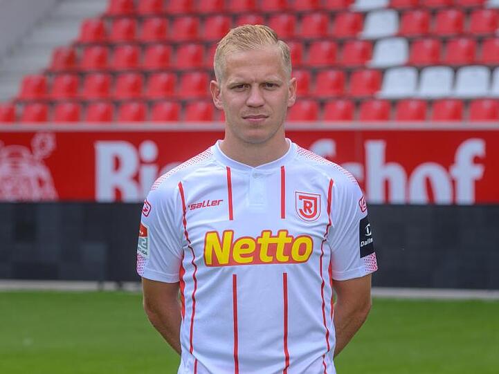 Alexander Nandzik von Regensburg. Foto: Armin Weigel/dpa